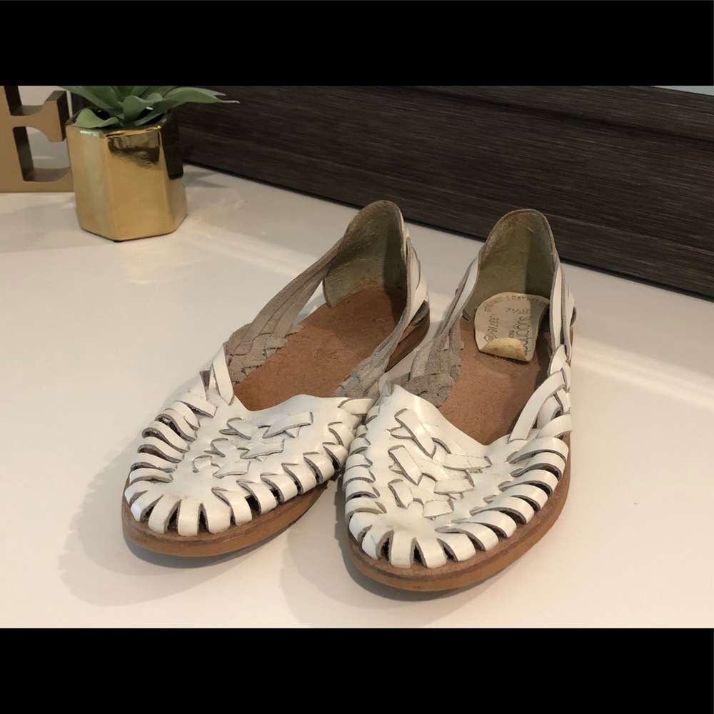 Sugarfoots white leather sandals